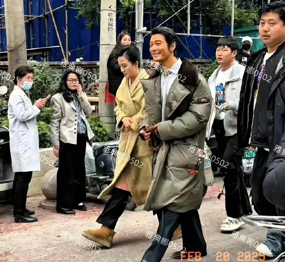 51岁朱媛媛去世了！有位朋友聊天时，表示不理解，两口子都是明星，家里肯定不差钱