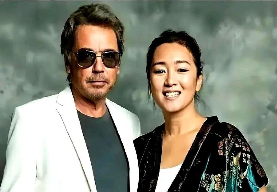 七年婚姻，巩俐把自己和老公彻底“拆解”回了原形。被路人偶遇的镜头里，不再有什么