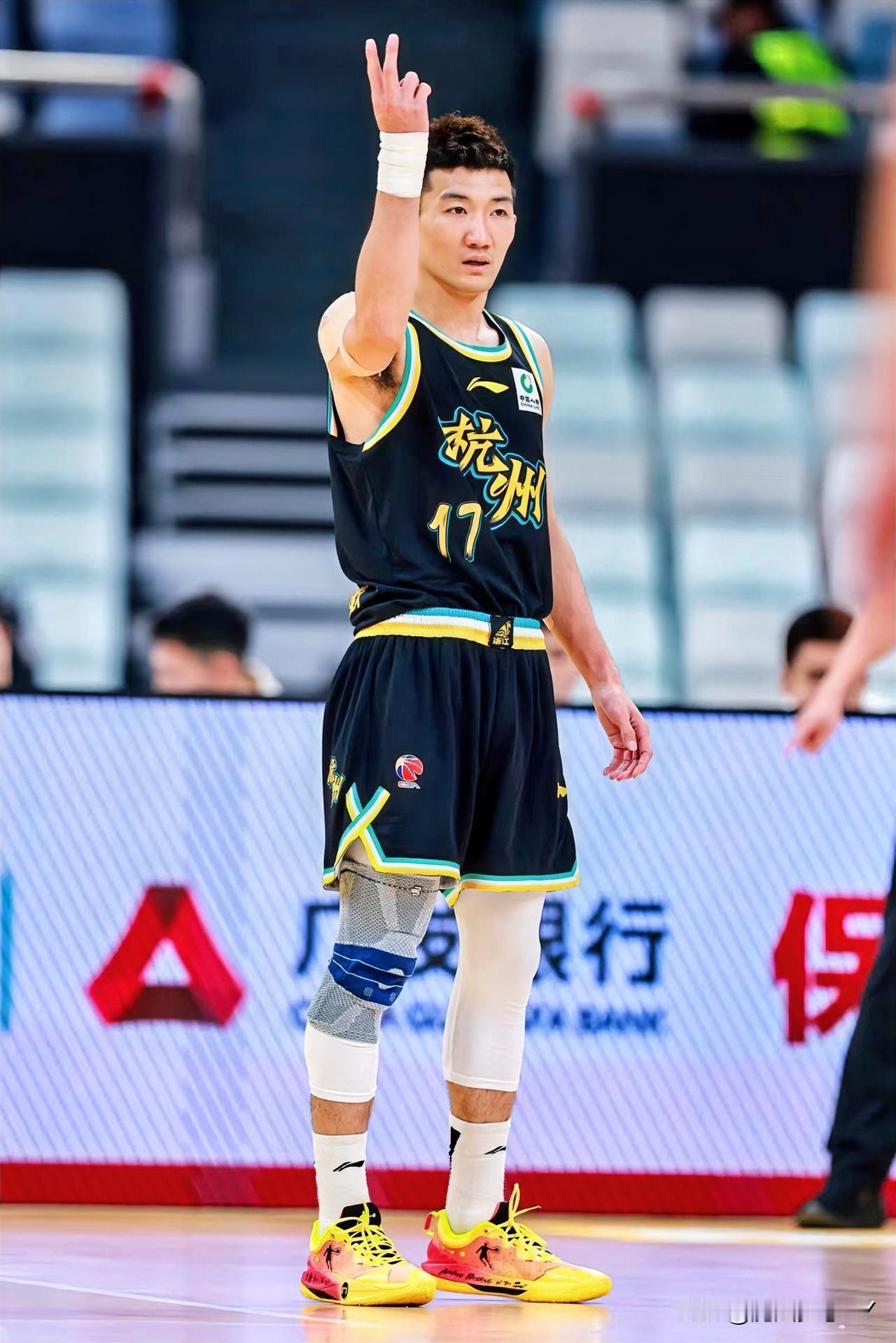 现在最后悔的人，估计就是王博了吧，后悔的都拍大腿了，杯赛输了还把孙铭徽伤了