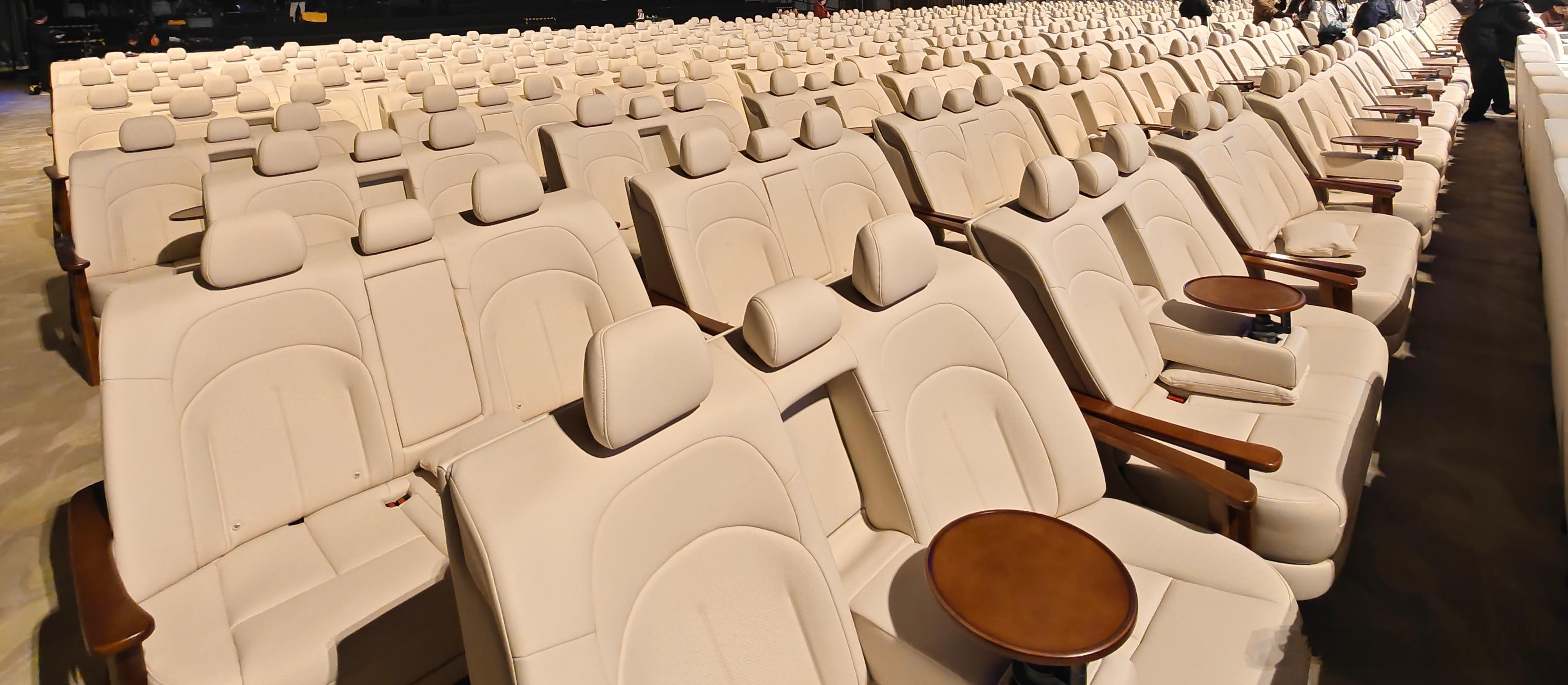 哈哈，日产大沙发感觉是真要破圈了，自从上次发布会之后，讨论度非常高这周估计也要去