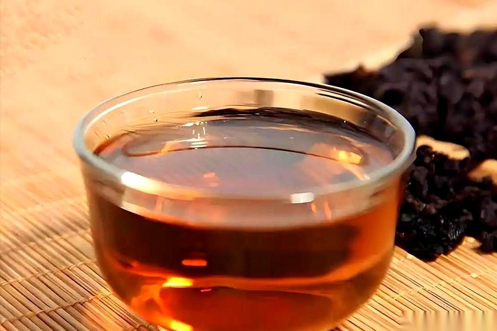 有些事儿，真的挺黑色幽默的。你小心翼翼地戒烟戒酒，每天清淡饮食，结果，每天用来