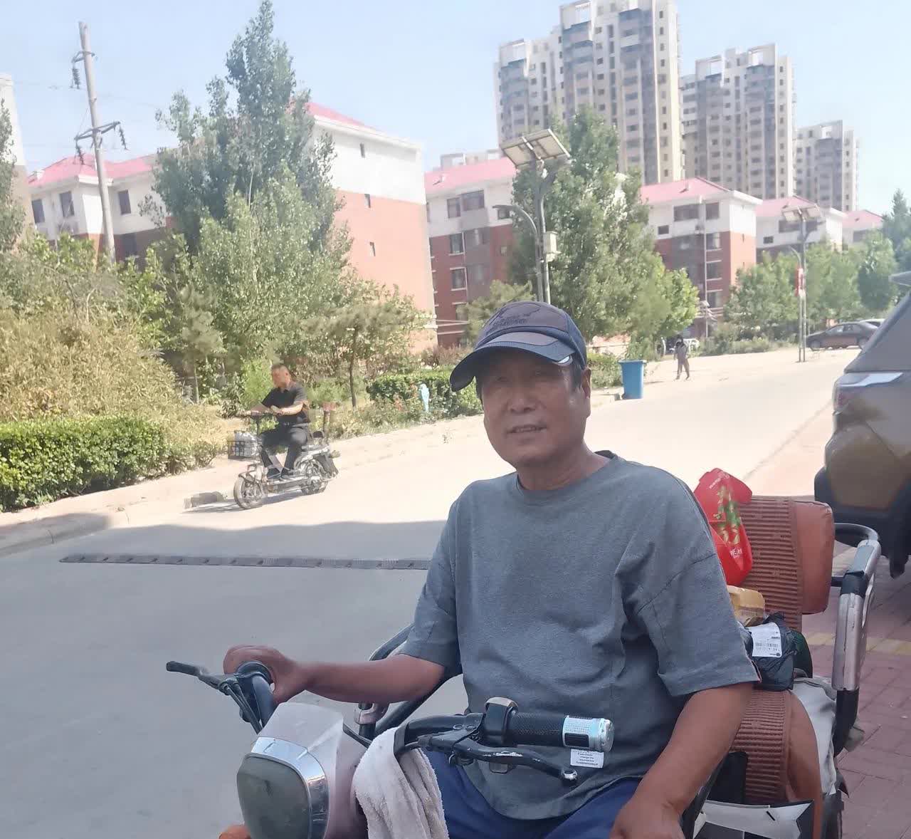 天津市。夏日，今天下午三点，天津最高34度高温，可以说热很热很热