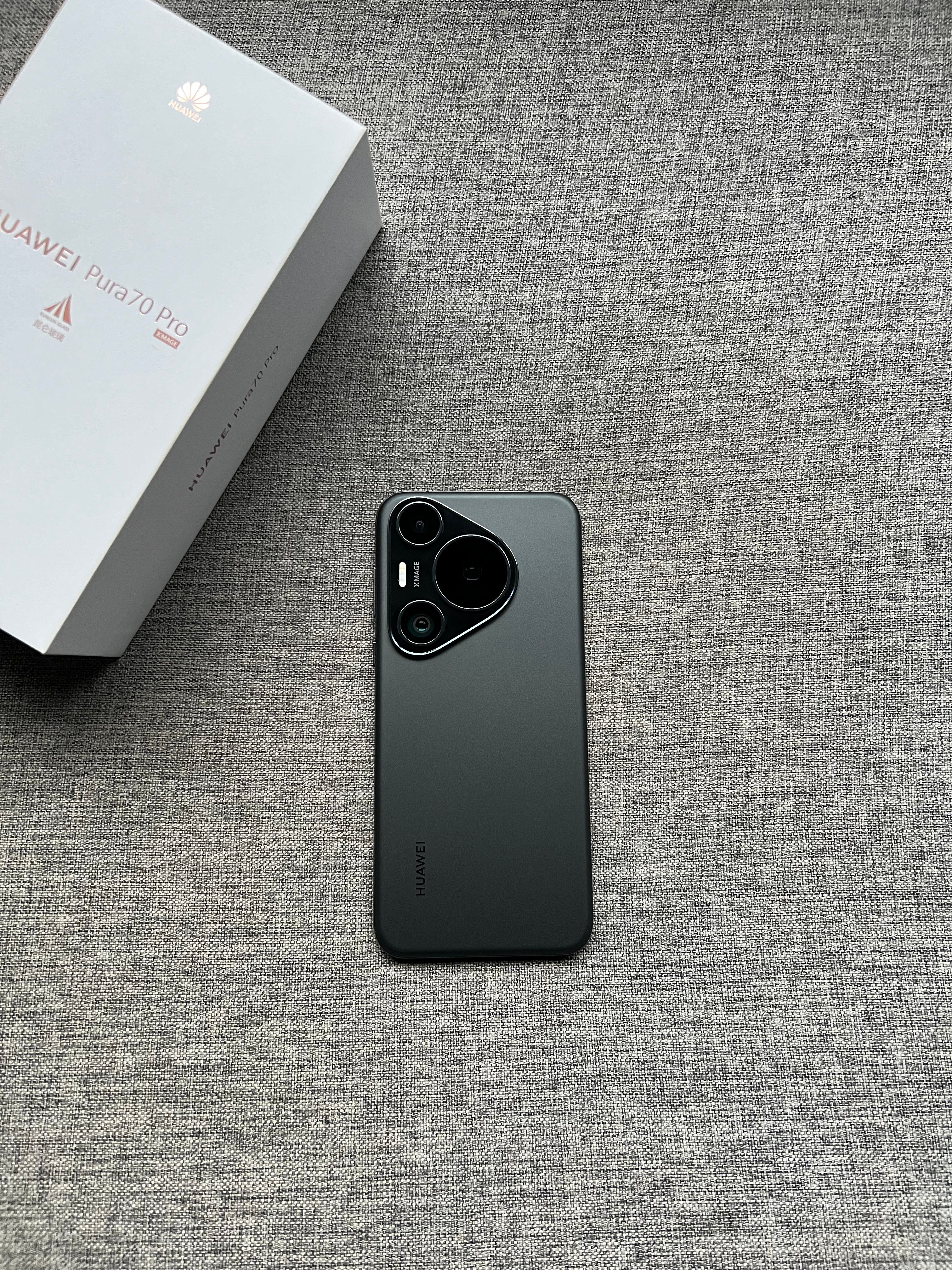 华为Pura70Pro12+256G黑色，屏幕完美，中框小划痕磕碰，电池效