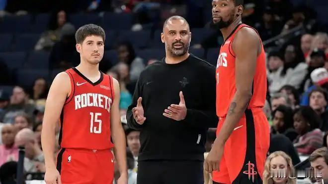 本赛季火箭最硬的两场球常规赛打森林狼加时赛打了一波13:0，最后被森林狼还了