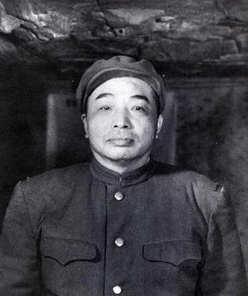 1947年的榆林战役，我军对耙子山久攻不下，气得彭德怀给前线打电话斥骂。谁知对面