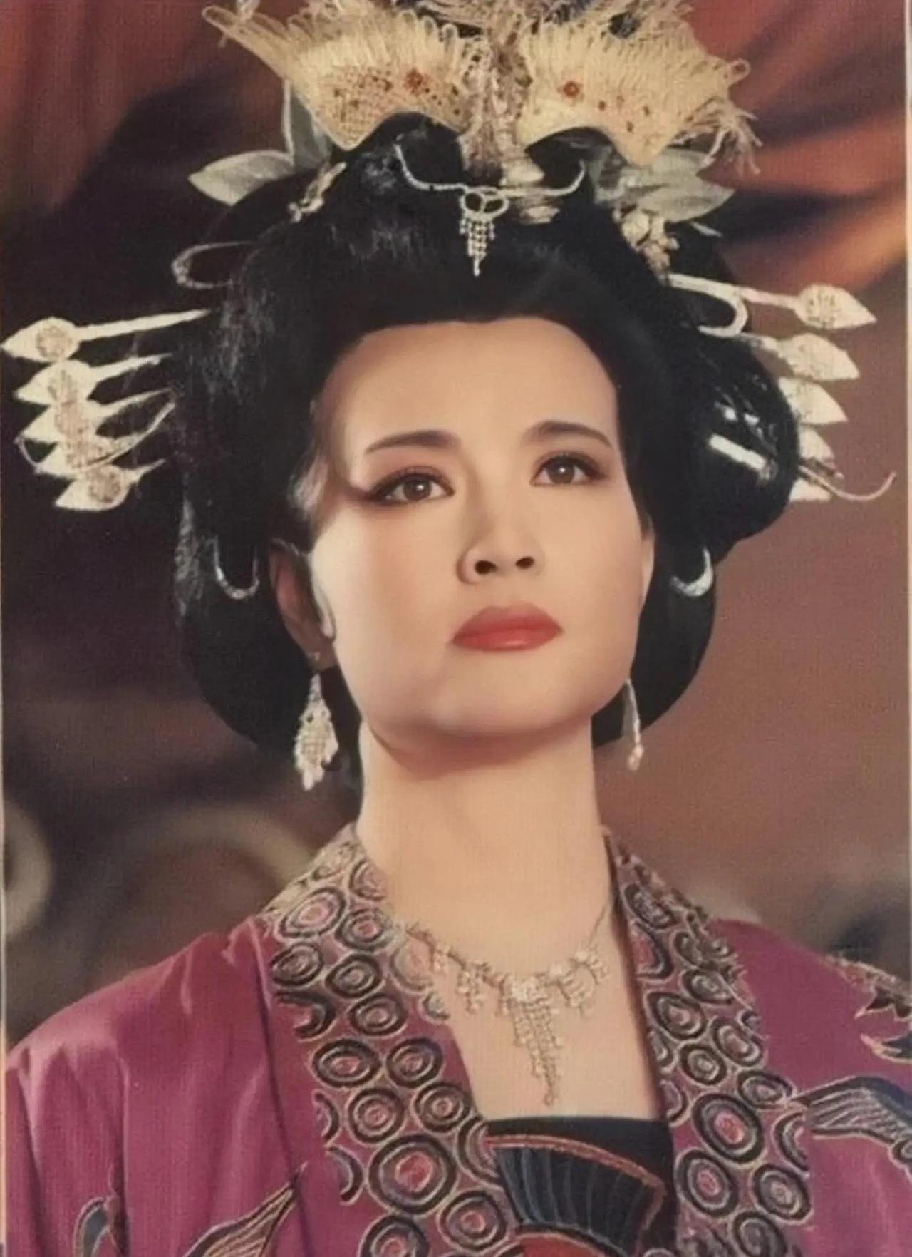 695年，72岁武则天召32岁薛怀义共度良宵。薛怀义沐浴更衣后，兴奋地跑去寝宫，