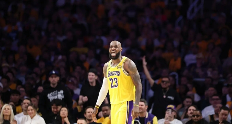 没一个能打的！詹姆斯有多能逆天而行詹姆斯41岁25.3分，带队3-0拿到赛点