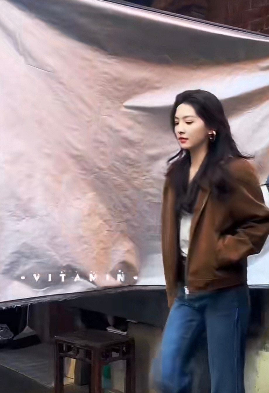 章若楠沈千盏走路路透，好有气质，盏姐直直走进了我的心里