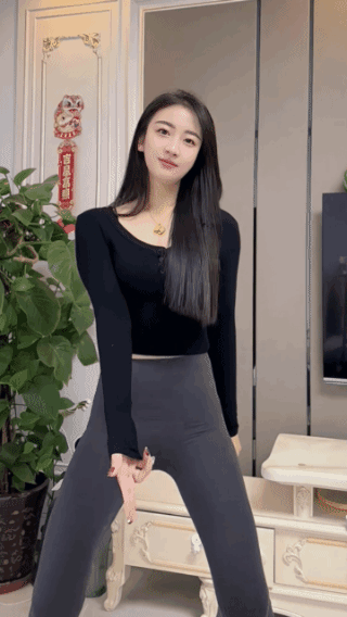 网友感叹:现在真是美女如云啊！我年轻时为什么见不到一个？现在我老了，反