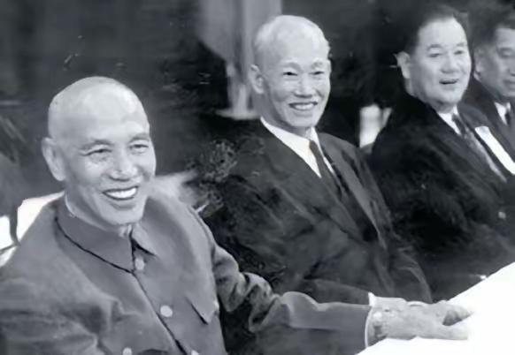 1963年，蒋介石想反攻大陆，他找到陈诚，想跟他讨论一下。结果，讨论的过程中，两