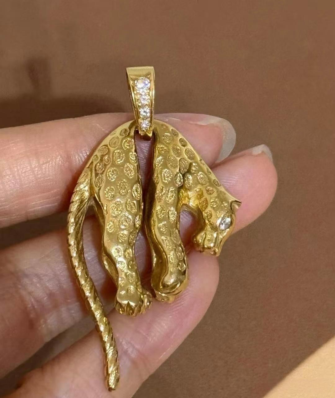 老公送我一个吊坠，挺好看的，可是就觉得哪里不对劲，你们帮我看看到底好看不！