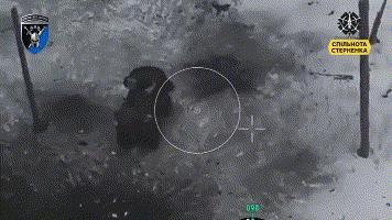 俄军雪地四轮摩托车进攻被伏击，车毁人亡！俄军在第聂伯罗彼得罗夫斯克州新帕夫利夫