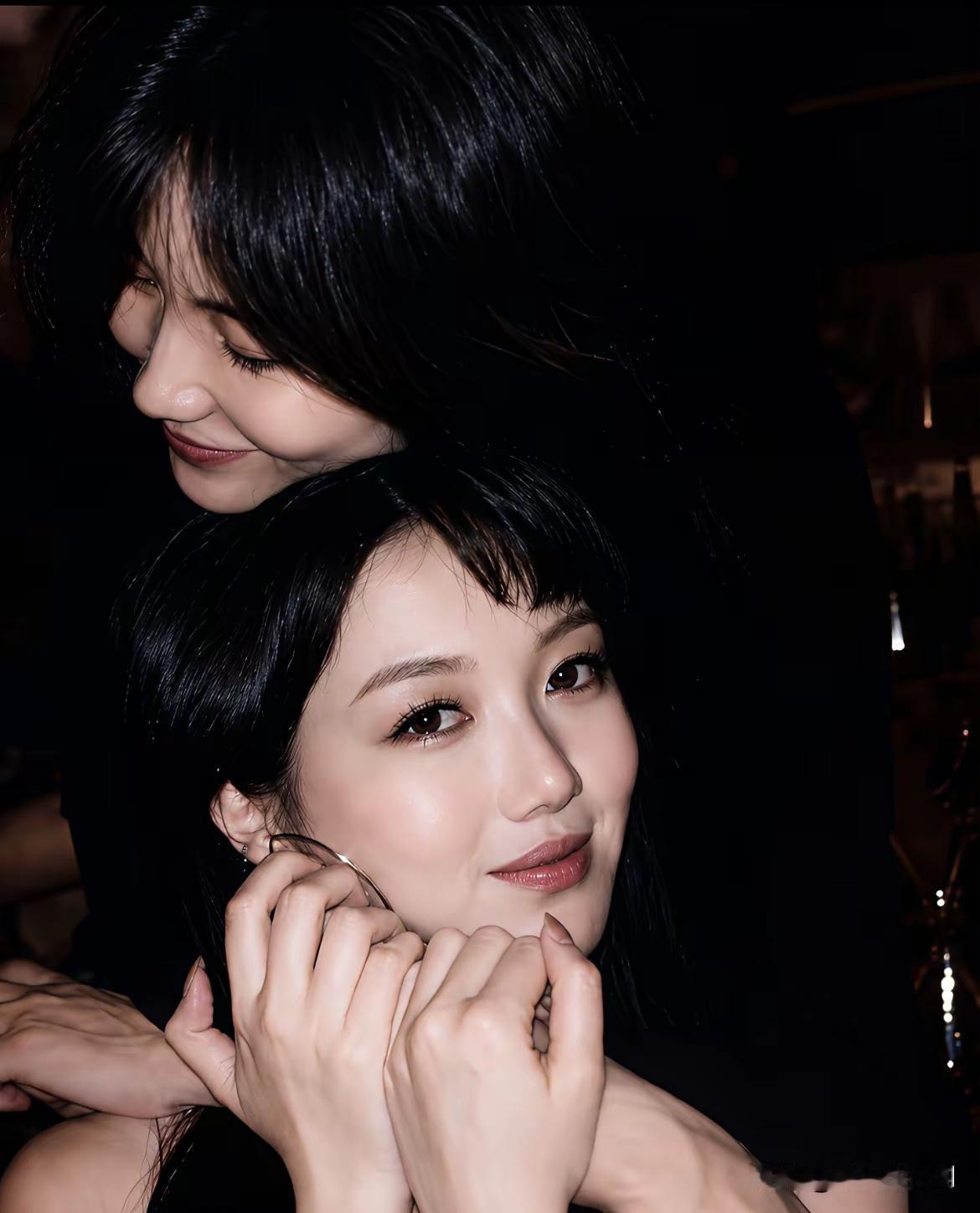 李嫣与王菲的母女情：有这样酷的妈妈，是孩子难得的底气翻看王菲和李嫣的相处日
