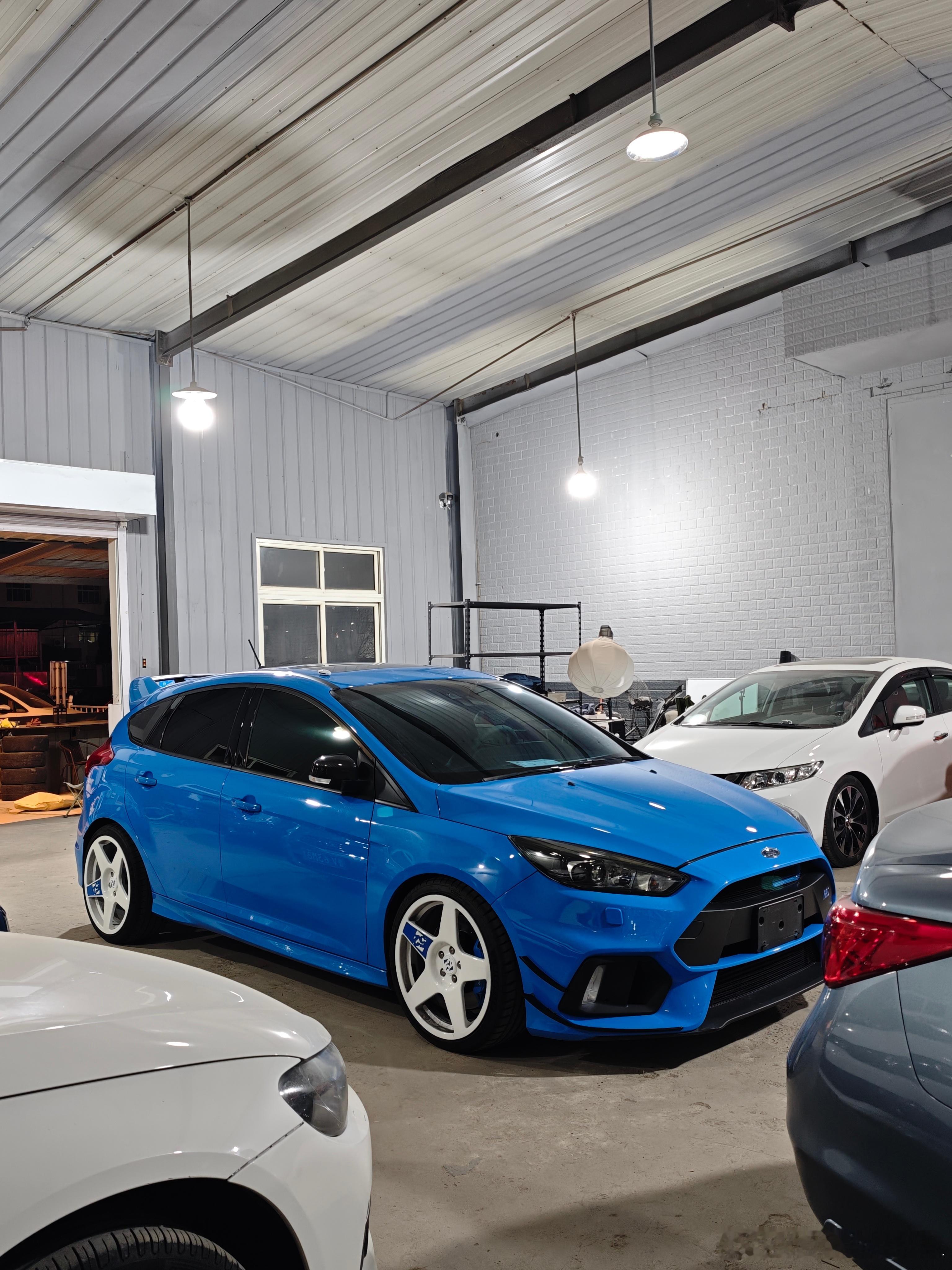 老马在路上马力玩聚RS明天就要交付车友了今天再看一眼吧福特当年做的最巅峰的钢炮