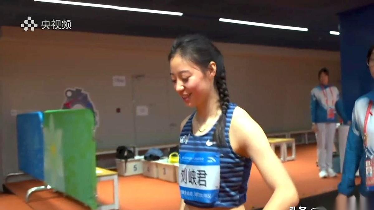 我跟你说，小说都不敢这么写。一边是冠军，一边是亚军。福建队拿了金牌，四川队拿