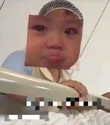 近日浙江发生一件令人揪心的事：一名独自抚养孩子的单亲妈妈，带着三岁多的儿子跑外卖