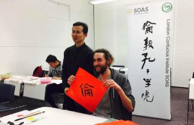 如果中国输给了美国，那么美国人要做的第一件事情就是彻底摧毁中国历史。你以为美国只