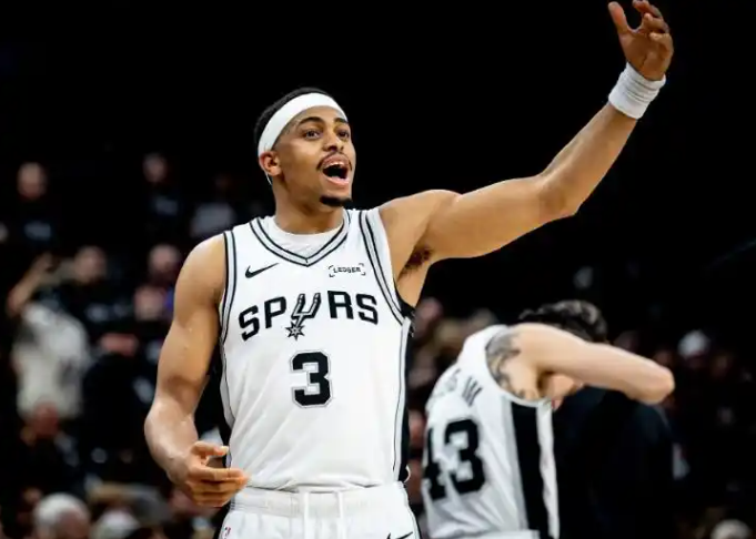 NBA季后赛马刺VS森林狼G3，福克斯、凯尔登约翰逊、科内特三个人的防守水平太差