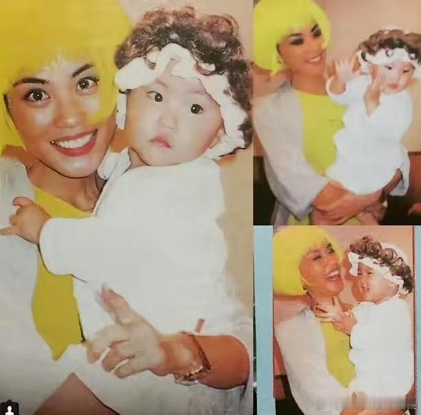 那年王菲初为人母，抱着窦靖童的她眼里尽是喜悦幸福。数年后她生了有着兔唇的李嫣，当