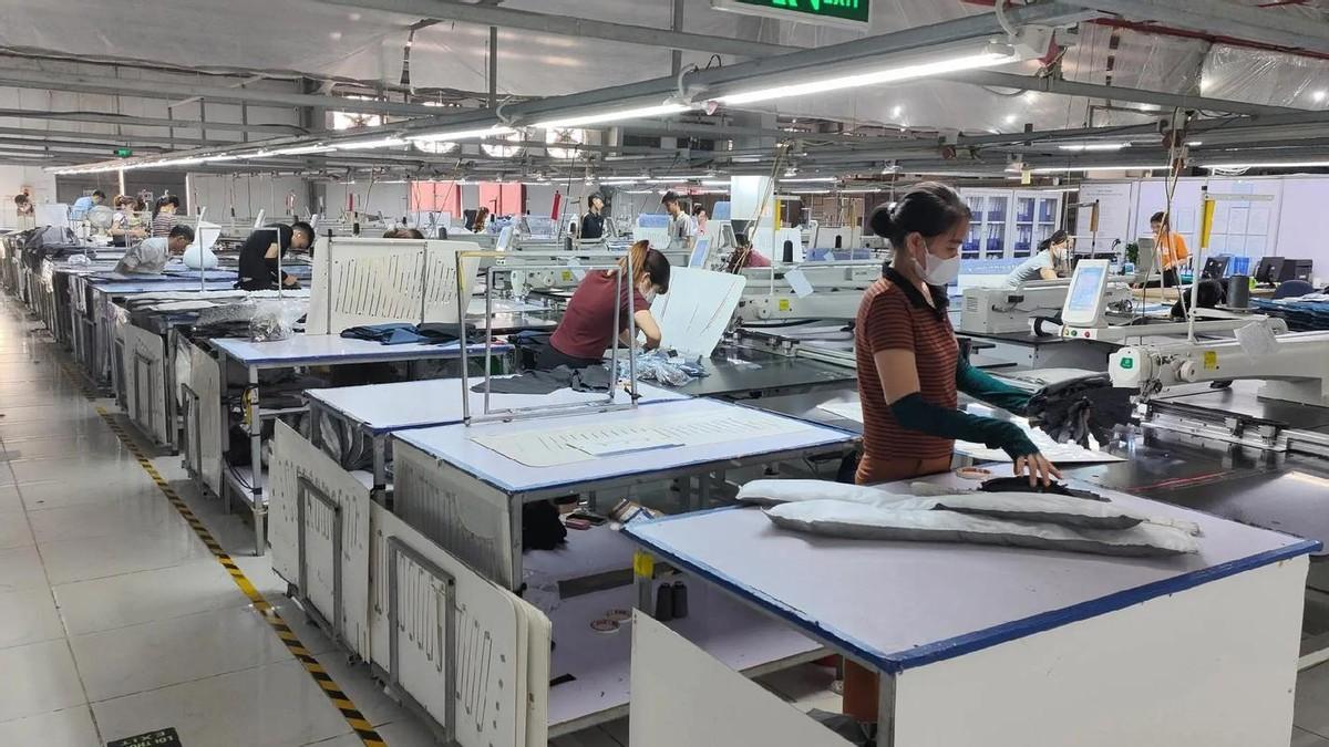 看到了一个挺有意思的观点：如果欧美国家长期对越南和印度免除关税，不出十年，当地工