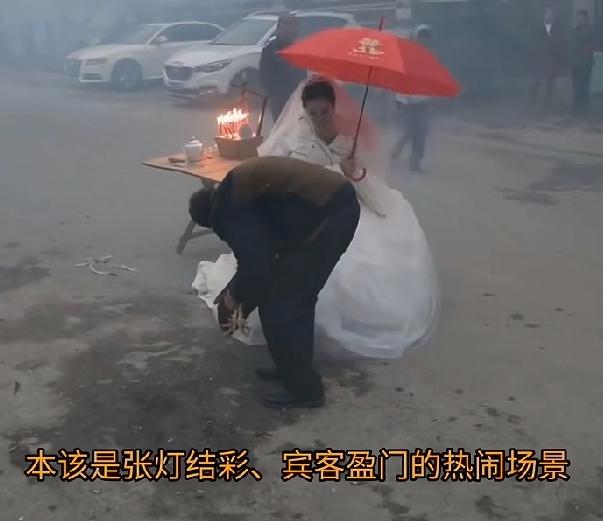 新郎婚礼日跳河，新娘独自面对愤怒的讨伐声，是什么导致新郎河边纵身一跃的?这样的