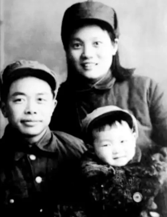 1940年，18岁的郭瑞兰救了八路军政委蔡永，43年后，已是将军的蔡永找她报恩，