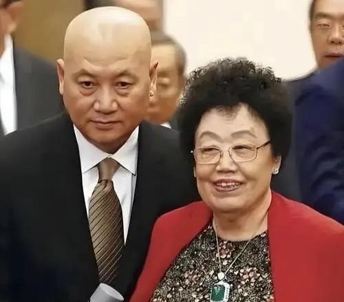 85岁病床上签捐赠，紫檀城门没留给儿女，却交给了国家。4月5日，北京