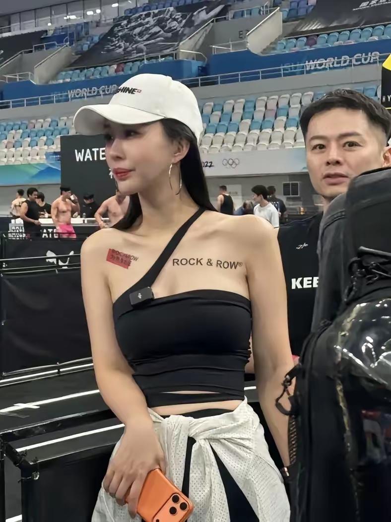 不得不说啊，有钱人即使到了七八十岁，依旧可以享受到普通人，很难享受到的爱情。