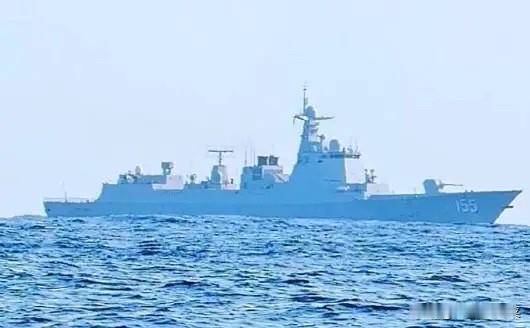 155南京舰警告台机，请保持安全距离，台媒抱怨语气冷硬不够温柔！最近，155