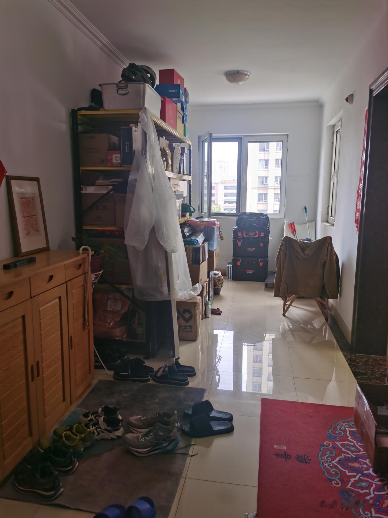 今天才理解了什么叫臭味相投，什么叫魔法打败魔法，朋友家有套房子，他住不着，就想着