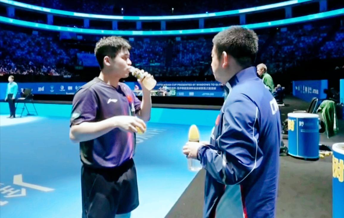 基本实锤！林诗栋的教练就是王建军了。从多哈冠军赛开始，林诗栋的指导是王皓和