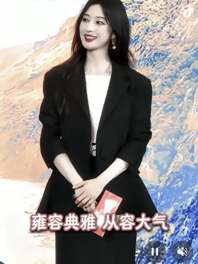 演员张俪在电影《四渡》中饰演宋美龄，她在路演时公开表示“肯定宋美龄的事业”，宋美