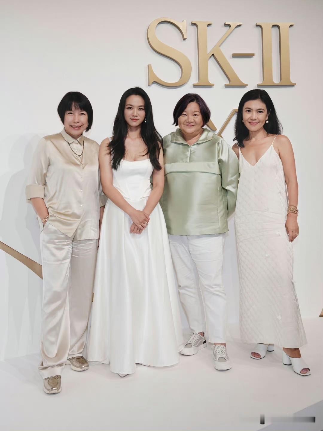 洪晃说国际学校有一些孩子们的妈妈们爱攀比，爱比美，爱显摆各自的美貌和家世。洪
