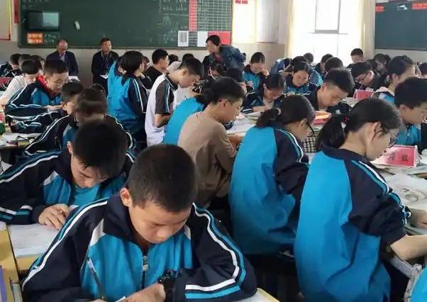 高中，你可能不知道的几个潜规则！1、高中本质上就是在筛选人，能上清北的是万分