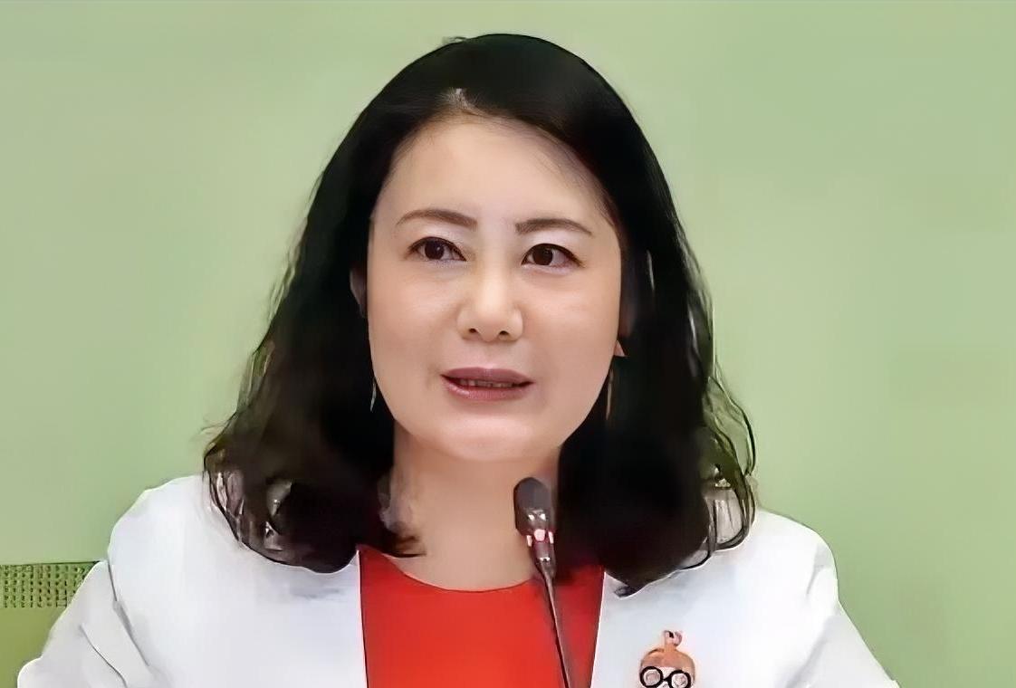 吴思瑶一句话让大陆网友气笑了！在民进党召开的记者会上，吴思瑶说大陆通过惠台措施来