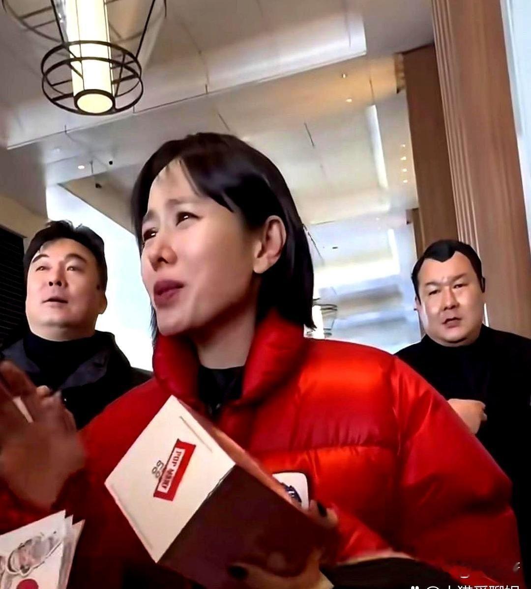 别再羡慕玄彬和孙艺珍了，他俩的爱情真没那么“神仙”。玄彬有次喝大了，抱着孙艺珍喊的居然是“中殿娘娘”