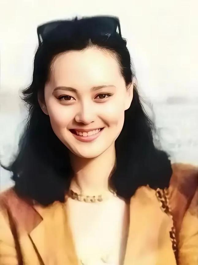 山东青岛的这位明星叫宋佳，东北哈尔滨这位明星也叫宋佳。这两位都叫宋佳的女明星，虽