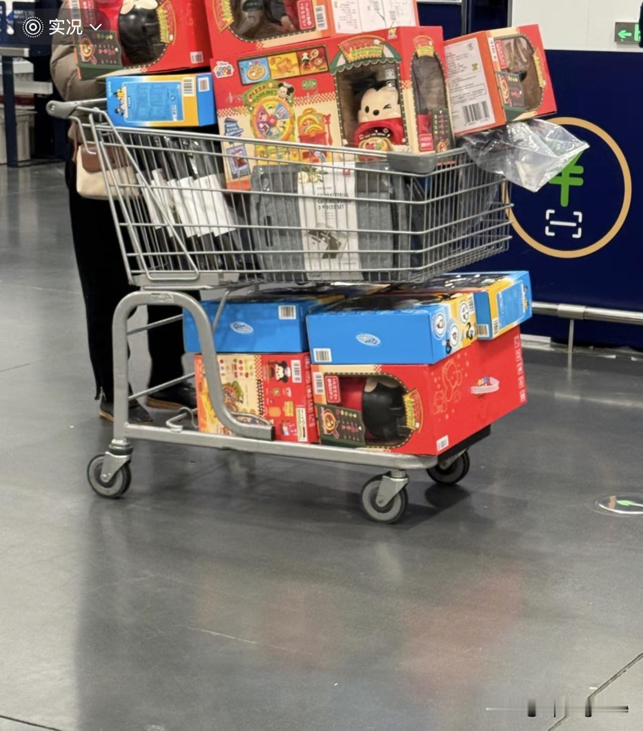 山姆特价，瞬间秒空[捂脸哭]山姆的超级特价从来买不到都是黄牛搬走了[捂脸哭]不