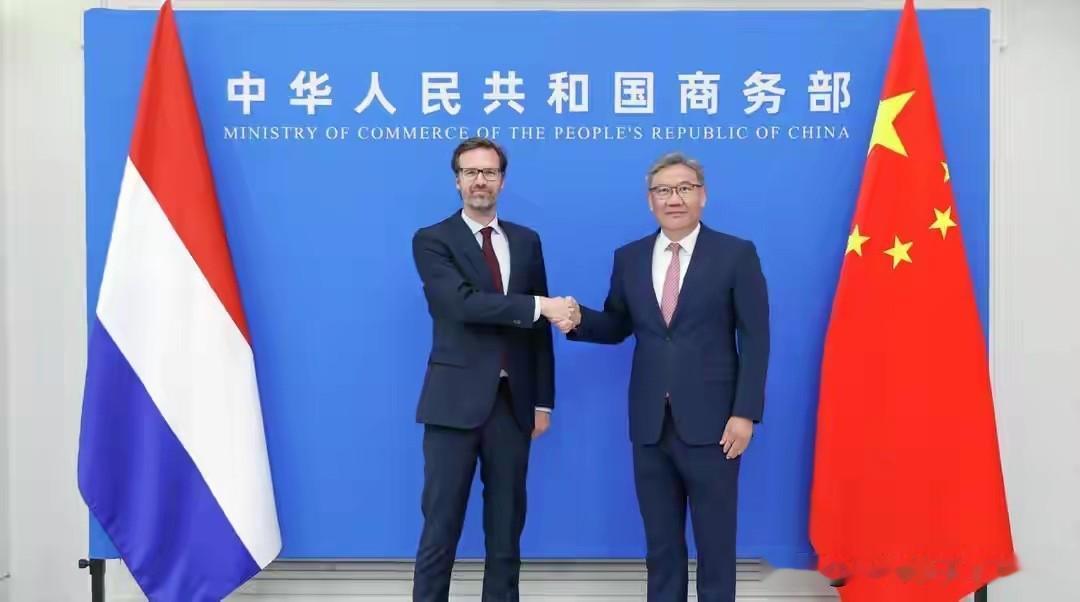 7月10日，荷兰外贸大臣舍尔茨玛结束访华行程回国，这也是荷兰时隔八年，再度带队大