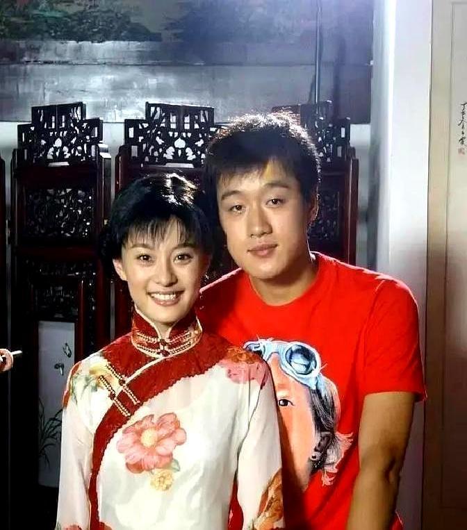 佟大为在邓超孙俪婚礼上喝大了，一句“关悦是我第一个女主角”把全场拉回2003年。