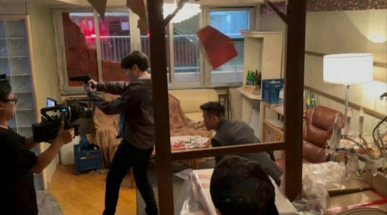 梁汉文发成毅狩谎，举枪的林sir那股港味硬汉劲儿，稳了！老牌港星迫不及待主动晒照