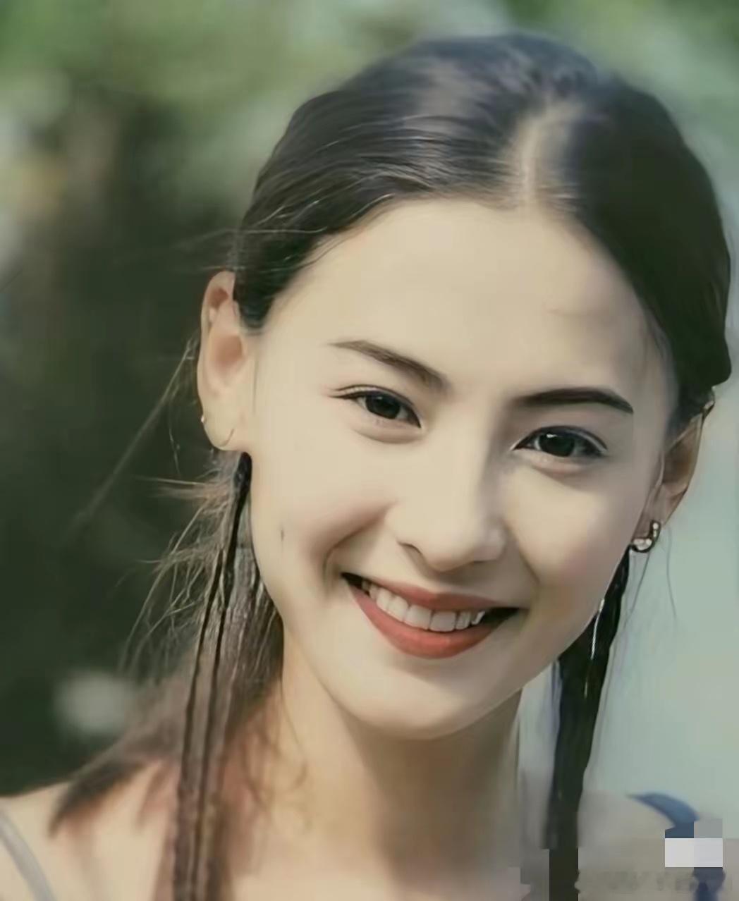 这个世界终于颠成了我不认识的样子，事情过了14年了，张柏芝的前经纪人在这个时候跳