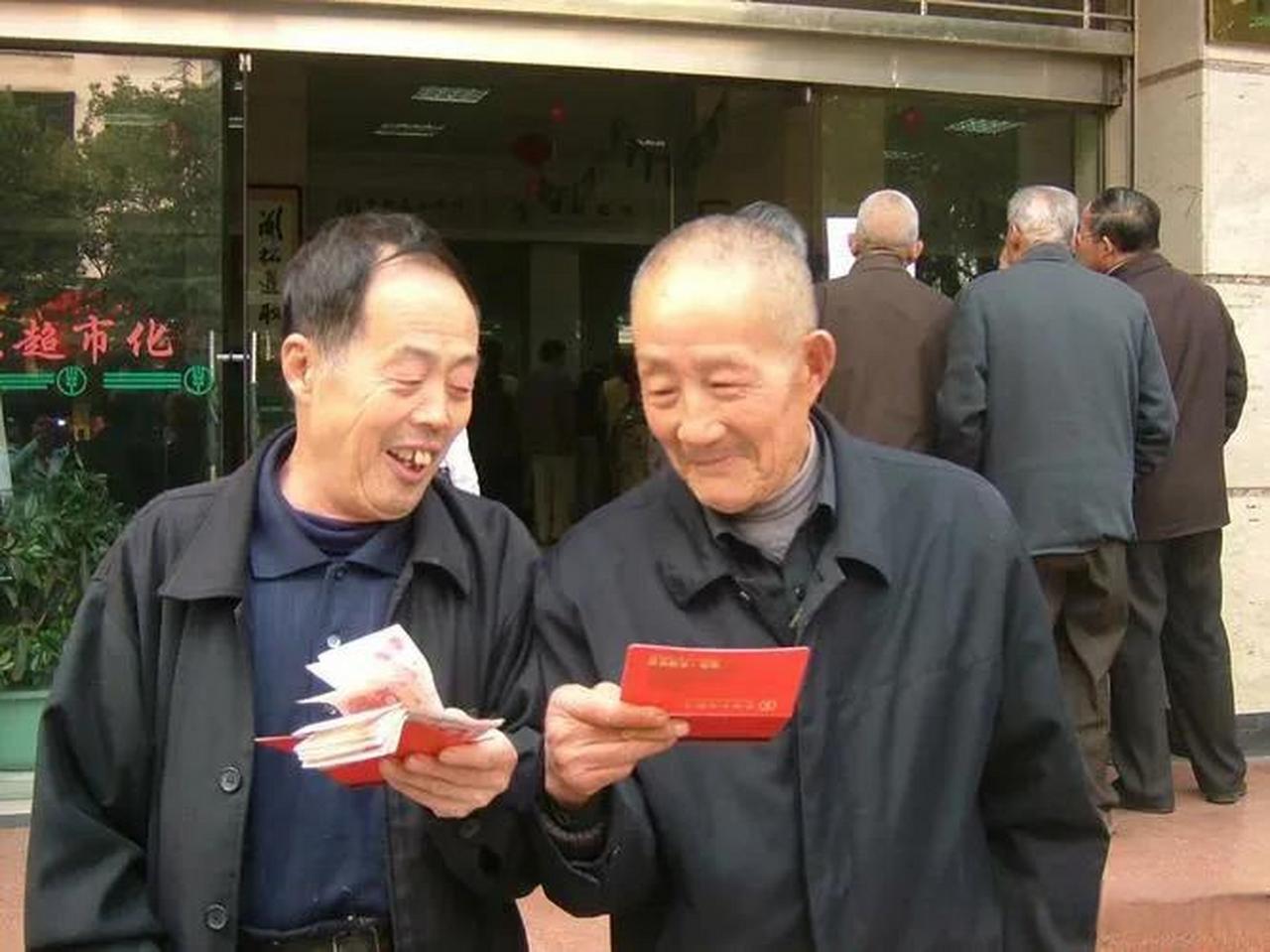 退休人员有需要注意的地方吗?退休人员有不少需要注意的事儿。每年一次的养老金领取