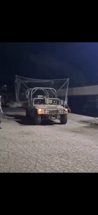 以军给悍马高机动车加装了钢网，试图阻挡黎巴嫩真主党的FPV攻击。但是俄乌冲突的实