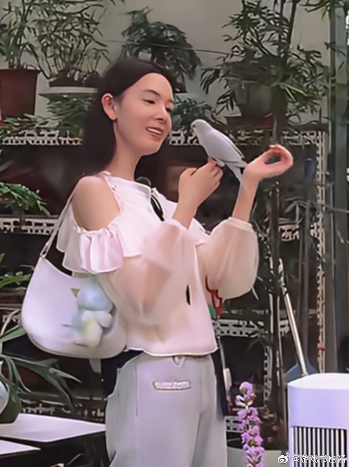 张月陈瑶我家那闺女陈瑶素颜录制我家那闺女张月出了浪没有一天休息过，行程这么满了