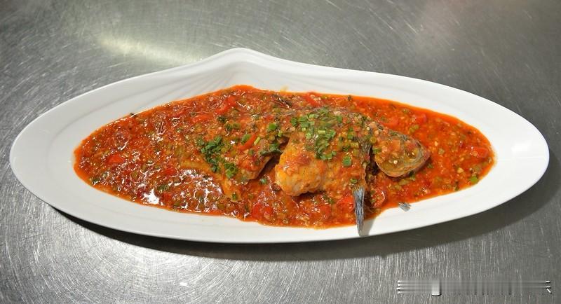 今天一天都在吃剩菜，意味着年年有余。昨天晒的年夜饭越丰盛，吃剩菜的时间就越长