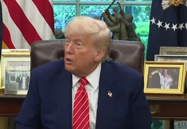 继7日特朗普宣称不会以降低关税促成美中贸易谈判后，特朗普8日的口风又变了：他预计
