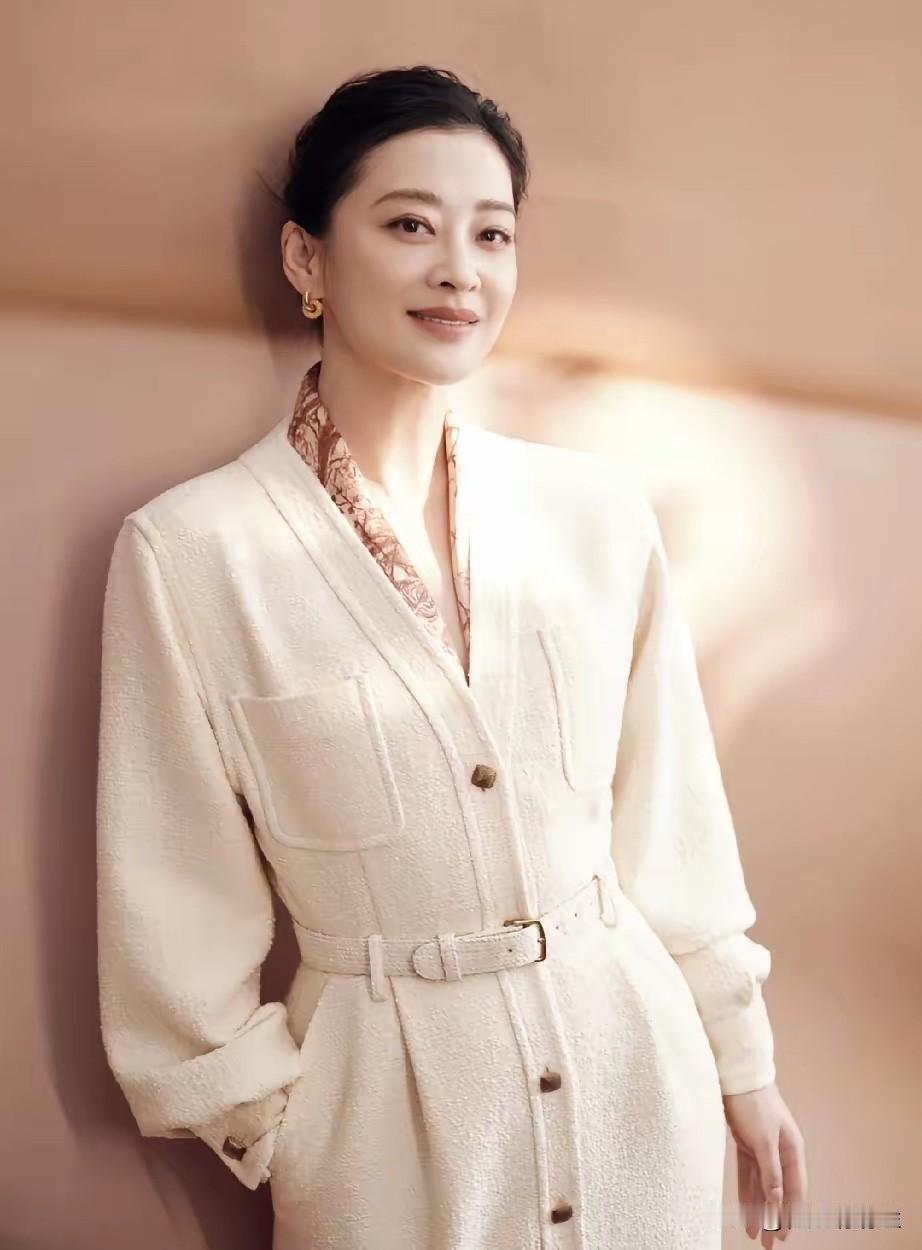 梅婷传来喜讯！5月15日，多家权威媒体报道了一则关于梅婷的喜讯。那就是51岁的