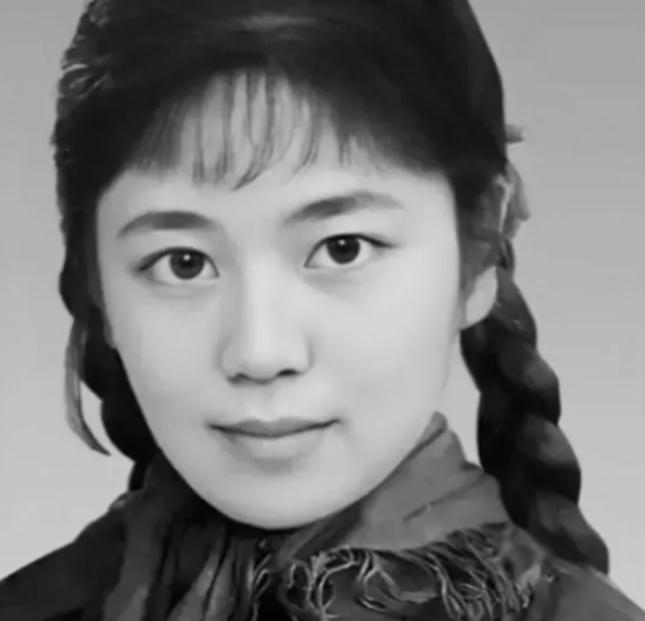 1977年，32岁女知青刘琦返城无望，嫁给一位农民。新婚之夜，她对丈夫说：“你对