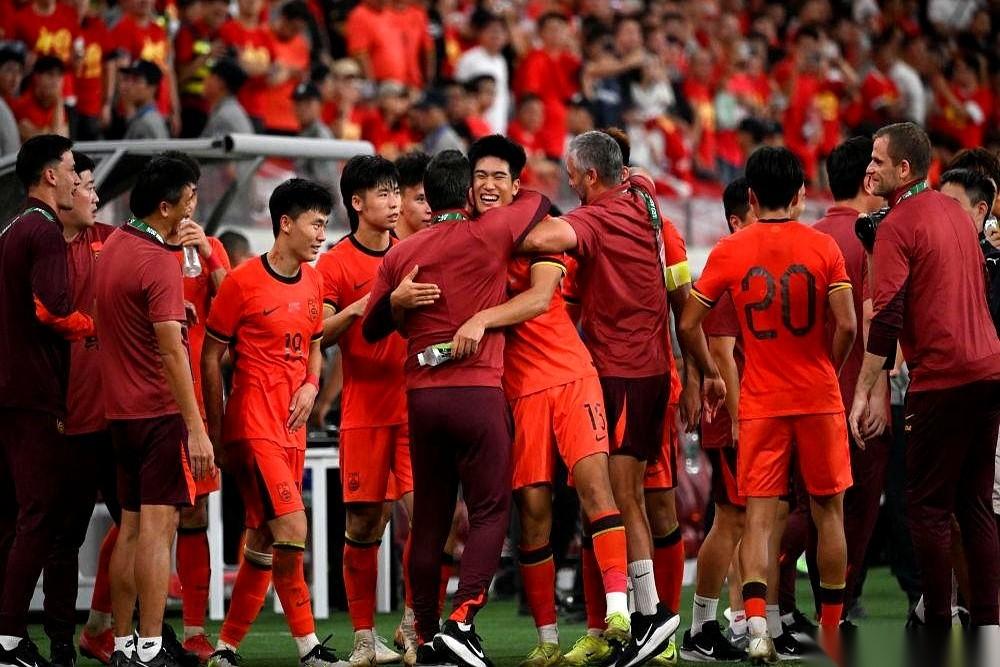 还没出征，伤病名单先拉了一长串。我跟你说，看国足的新闻，有时候真跟看天气预报似